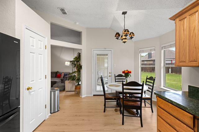 101 Saint James Court, Rhome, TX 76078