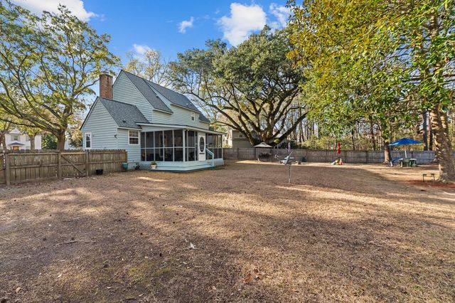 855 Springwood Circle, Mount Pleasant, SC 29464