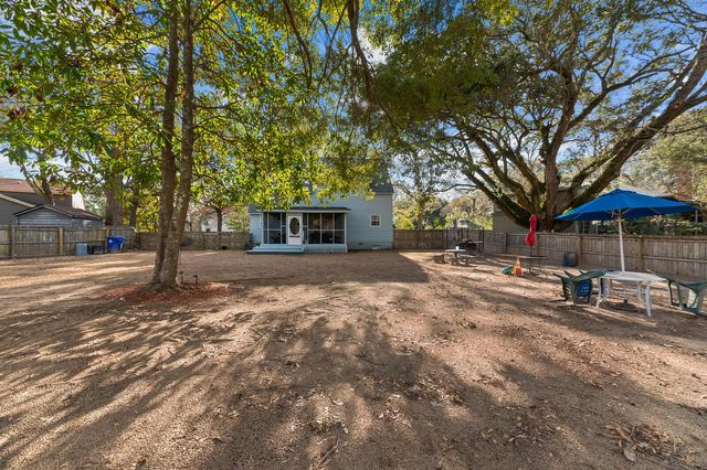 855 Springwood Circle, Mount Pleasant, SC 29464