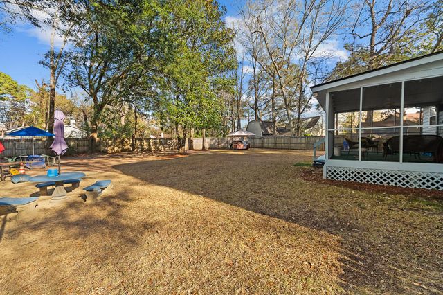 855 Springwood Circle, Mount Pleasant, SC 29464