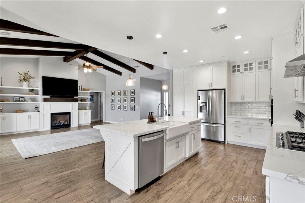 Image 11 of property listing at 9177 Taylor Way, Phelan, CA 92344