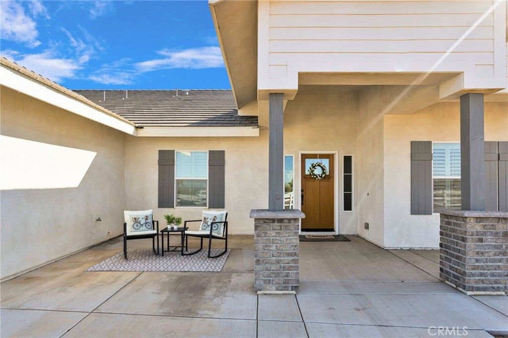 Image 2 of property listing at 9177 Taylor Way, Phelan, CA 92344