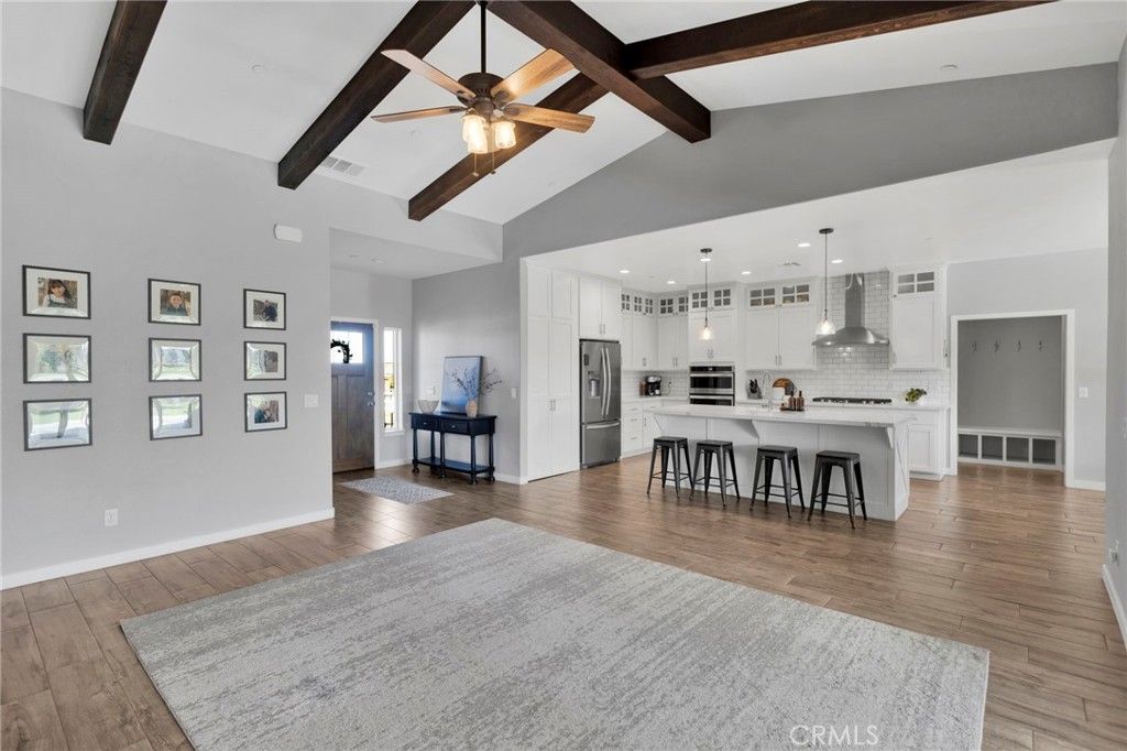 Image 3 of property listing at 9177 Taylor Way, Phelan, CA 92344