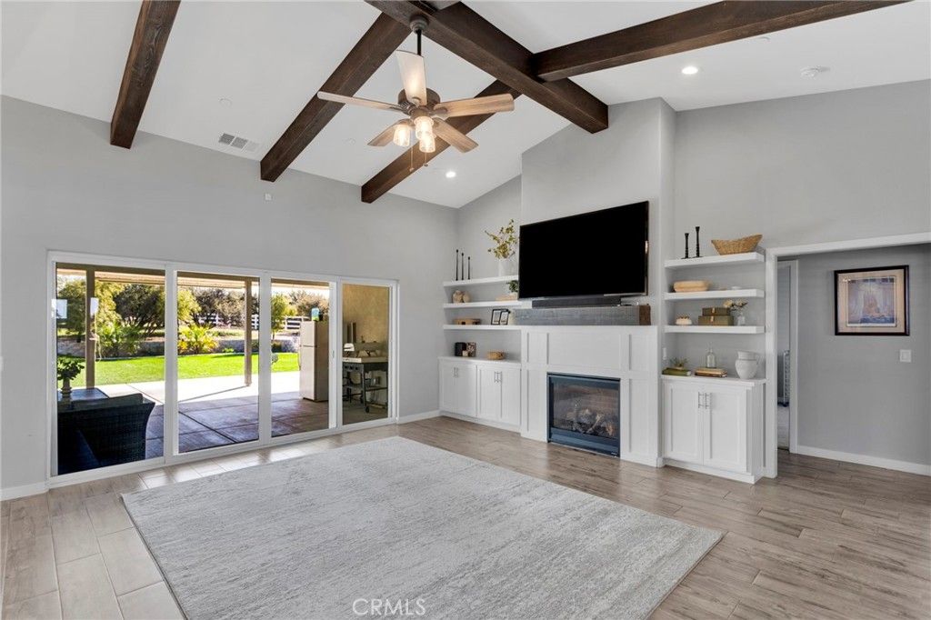 Image 6 of property listing at 9177 Taylor Way, Phelan, CA 92344