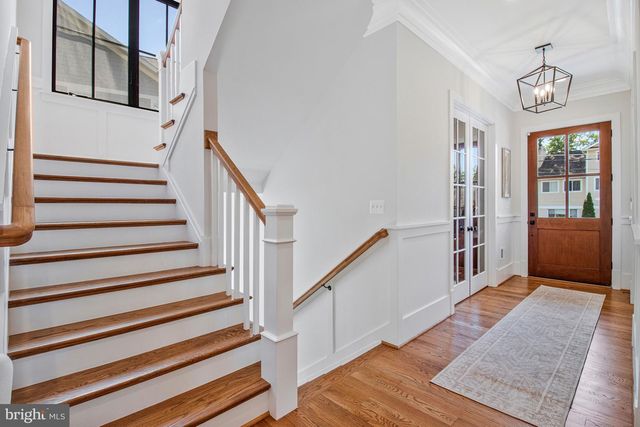5231 32ND ST N, Arlington, VA 22207