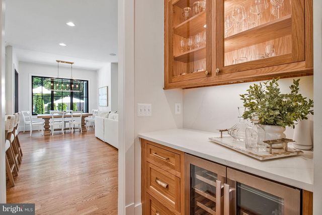 5231 32ND ST N, Arlington, VA 22207