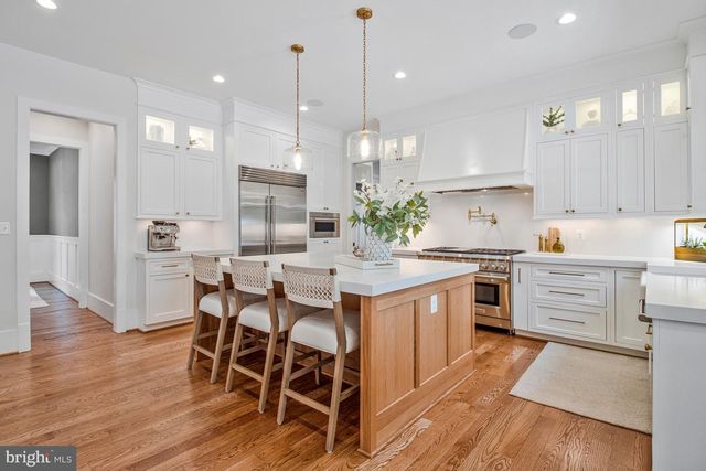 5231 32ND ST N, Arlington, VA 22207