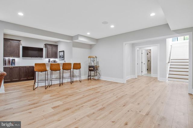 5231 32ND ST N, Arlington, VA 22207