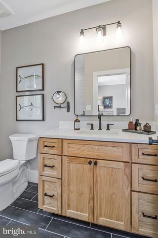 5231 32ND ST N, Arlington, VA 22207