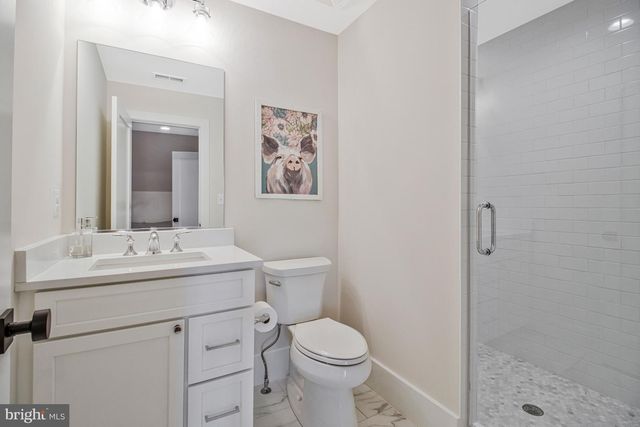 5231 32ND ST N, Arlington, VA 22207