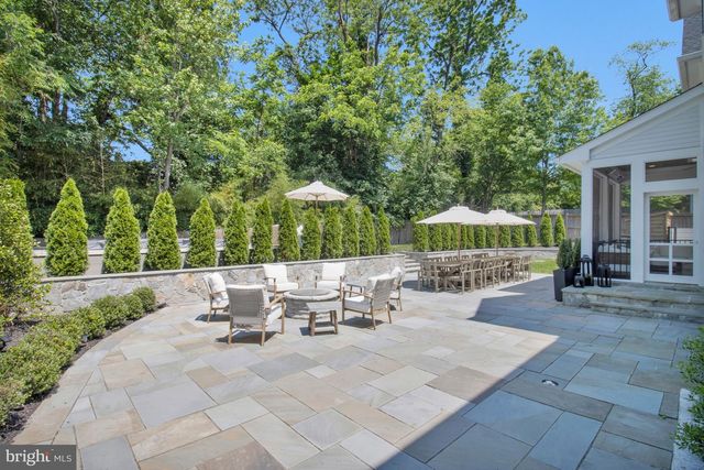 5231 32ND ST N, Arlington, VA 22207