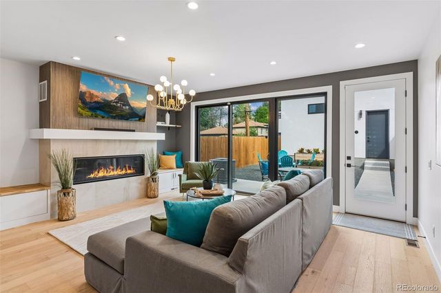 2526 S Lincoln Street, Denver, CO 80210