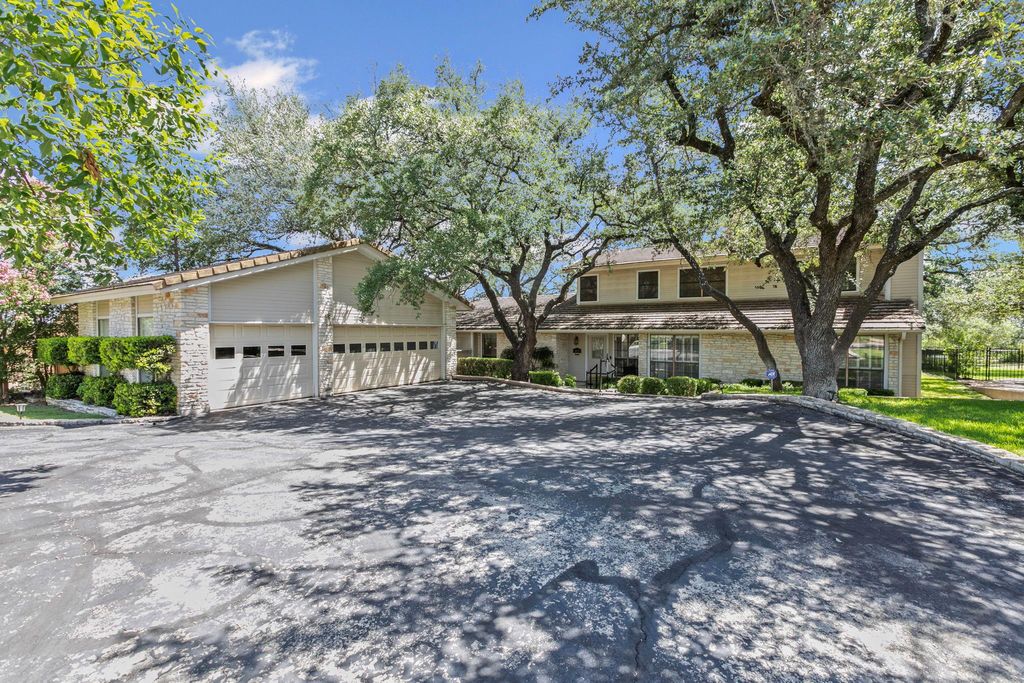 415 Dasher DR, Lakeway, TX 78734