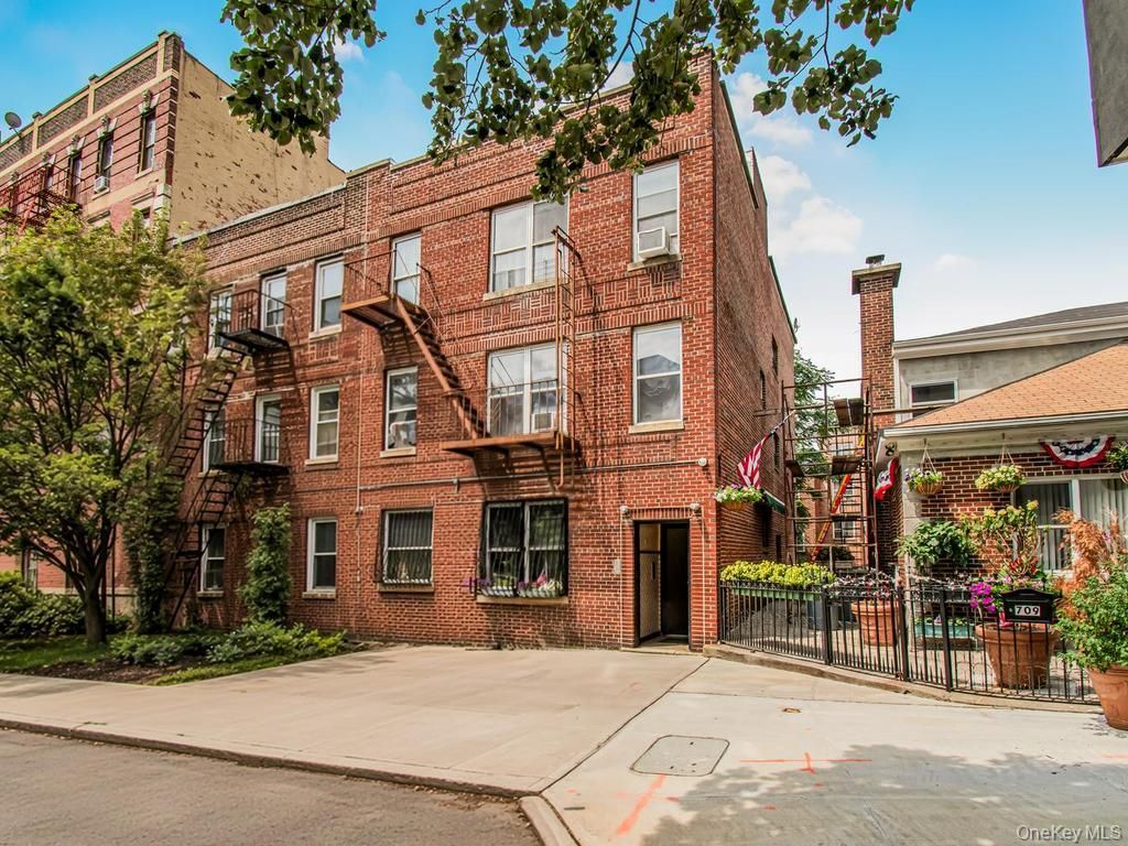 707 E 189th Street, Bronx, NY 10458 — exterior