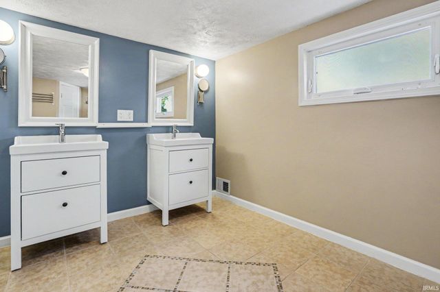 2411 Eisenhower Avenue, South Bend, IN 46615