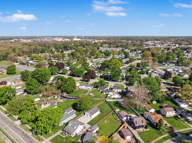 2411 Eisenhower Avenue, South Bend, IN 46615
