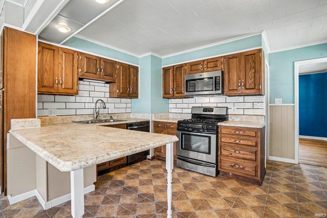 2411 Eisenhower Avenue, South Bend, IN 46615