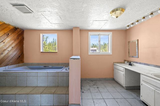 26497 N Warren Rd, Athol, ID 83801