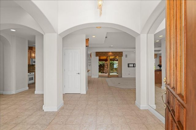 35 River Pointe Cir, Lodi, CA 95240