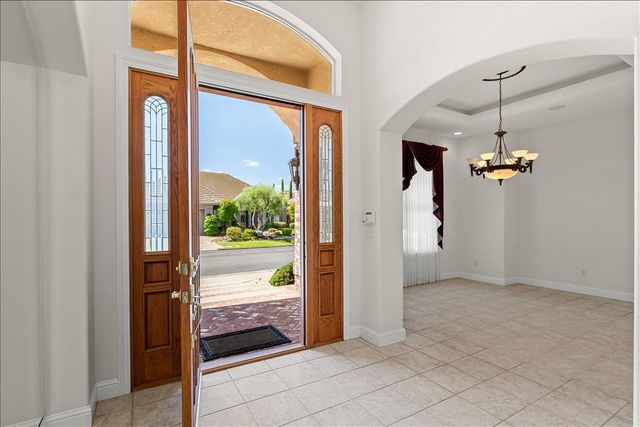 35 River Pointe Cir, Lodi, CA 95240
