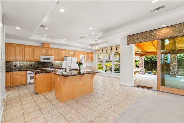 35 River Pointe Cir, Lodi, CA 95240