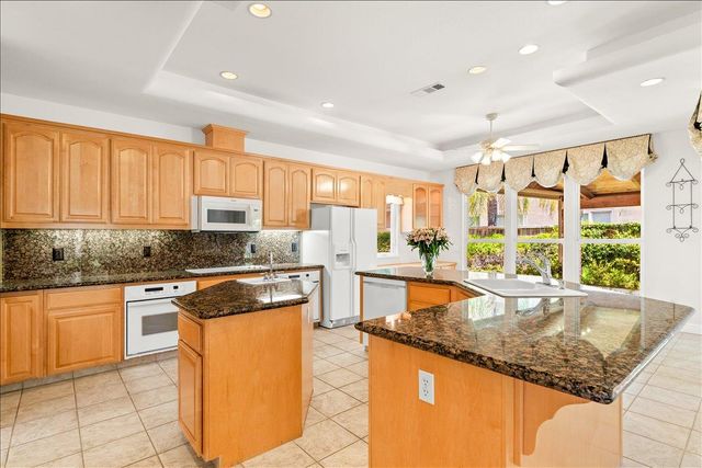 35 River Pointe Cir, Lodi, CA 95240