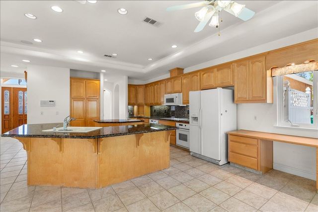 35 River Pointe Cir, Lodi, CA 95240