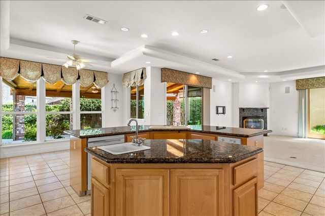 35 River Pointe Cir, Lodi, CA 95240