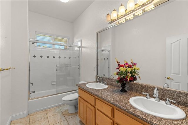 35 River Pointe Cir, Lodi, CA 95240