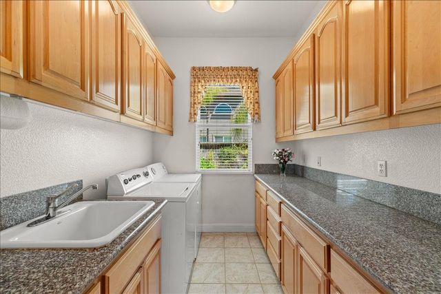35 River Pointe Cir, Lodi, CA 95240