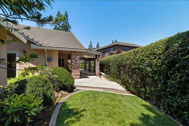 35 River Pointe Cir, Lodi, CA 95240