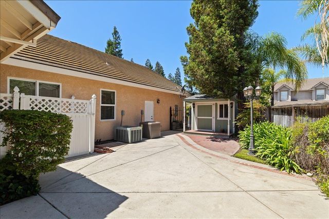35 River Pointe Cir, Lodi, CA 95240
