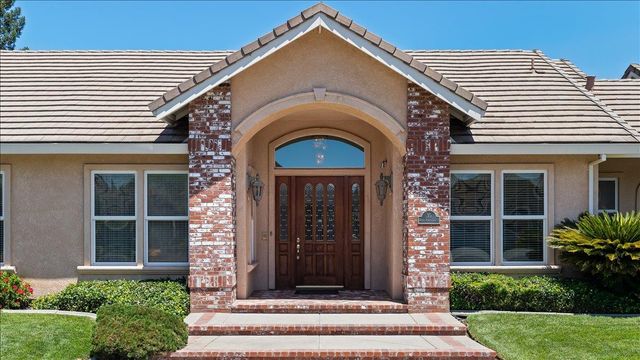 35 River Pointe Cir, Lodi, CA 95240