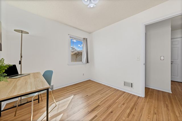 5248 Florida Avenue N, Crystal, MN 55428