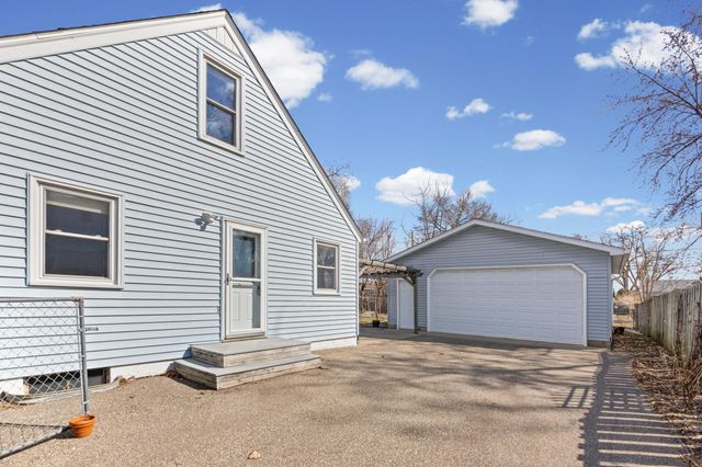 5248 Florida Avenue N, Crystal, MN 55428