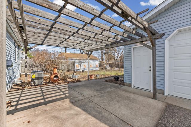 5248 Florida Avenue N, Crystal, MN 55428