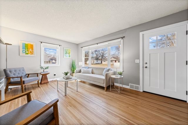 5248 Florida Avenue N, Crystal, MN 55428