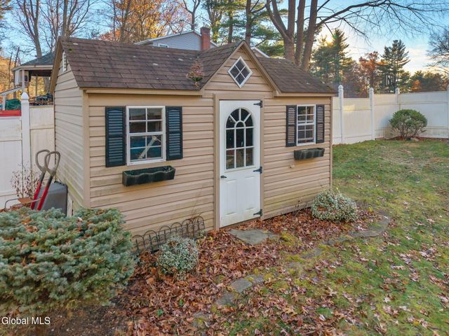 25 Longview Drive, Clifton Park, NY 12065