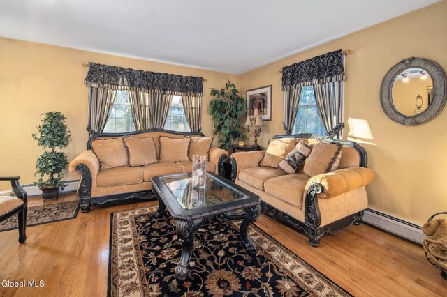 25 Longview Drive, Clifton Park, NY 12065