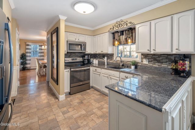 25 Longview Drive, Clifton Park, NY 12065