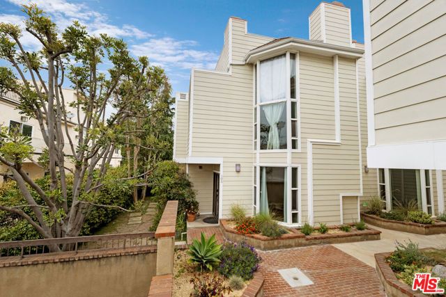 1717 Stoner Avenue 105, Los Angeles, CA 90025
