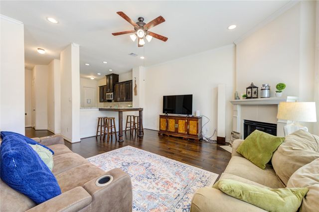 26 W Oaks Drive, Houston, TX 77058