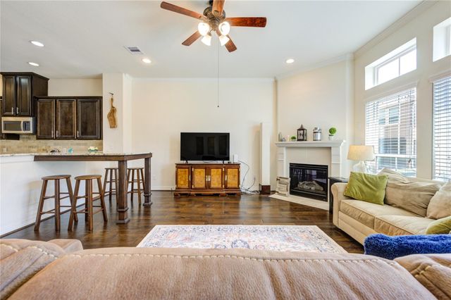 26 W Oaks Drive, Houston, TX 77058