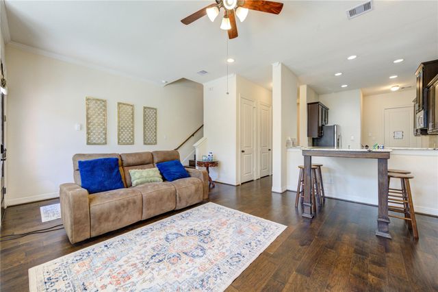 26 W Oaks Drive, Houston, TX 77058