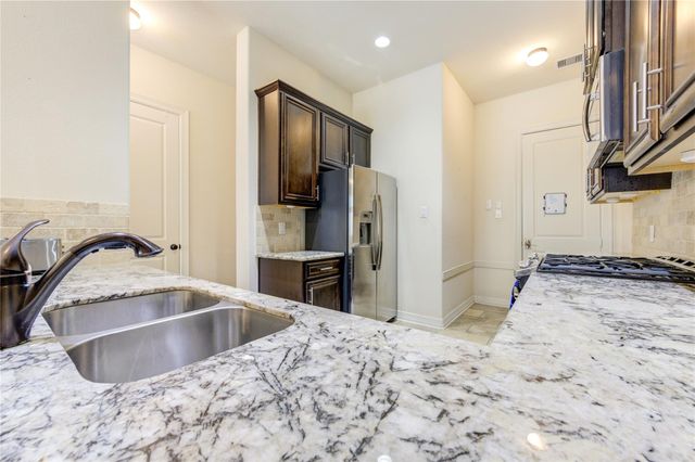 26 W Oaks Drive, Houston, TX 77058
