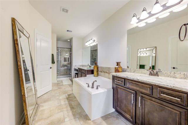 26 W Oaks Drive, Houston, TX 77058
