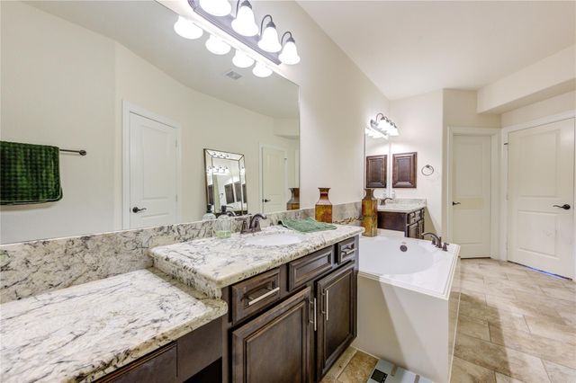 26 W Oaks Drive, Houston, TX 77058