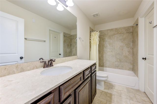 26 W Oaks Drive, Houston, TX 77058