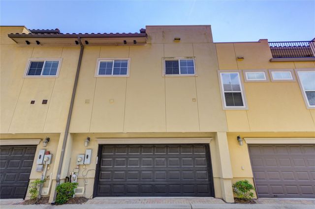 26 W Oaks Drive, Houston, TX 77058