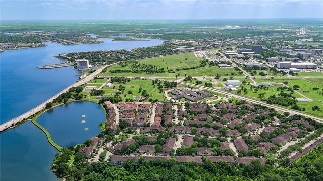 26 W Oaks Drive, Houston, TX 77058